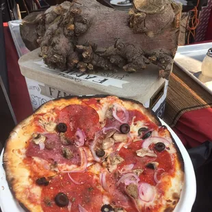 The Mt Vesuvius and the Marguerite are awesoom @PompeiiWoodFired (Evergreen State Fair 2017)