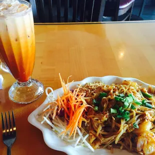 Shrimp Phad Thai (4*) and Thai Ice Tea