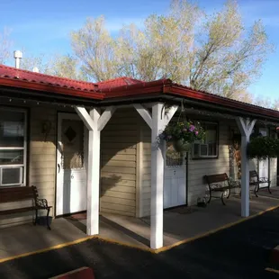 Exterior style of motel.