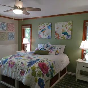 Garden Room - Queen Bed