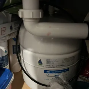 Water tank with filtration