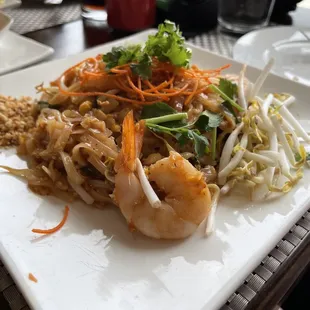 Shrimp pad Thai