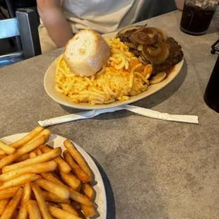 Hamburger steak with mac-and-cheese