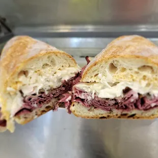 a roast beef sandwich cut in half