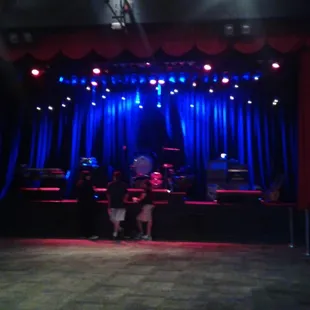 Empty stage and pit prior to the start of the ZOSO concert