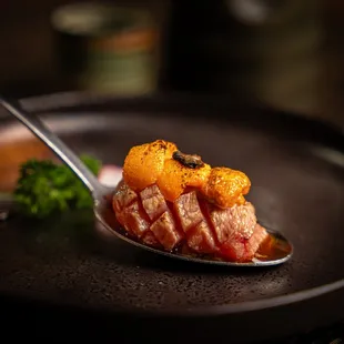 searing a5 wagyu with uni