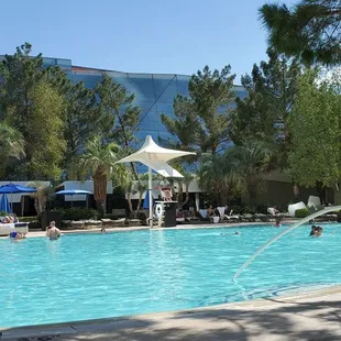 3 life guards on duty for one pool
