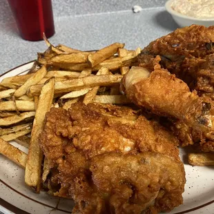Fried chicken dinner w/ great fries &amp; coleslaw soup
