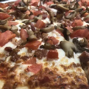 Build-Your-Own Pizza with Bacon, Tomato &amp; Mushrooms