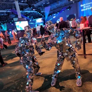 Mirror men.... always a great photo op!