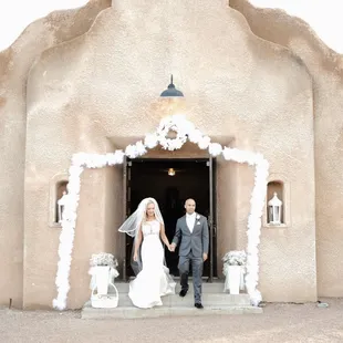 Church ceremony &amp; backyard reception for Lauren &amp; chris