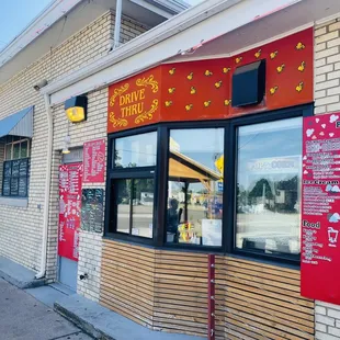 the outside of the restaurant