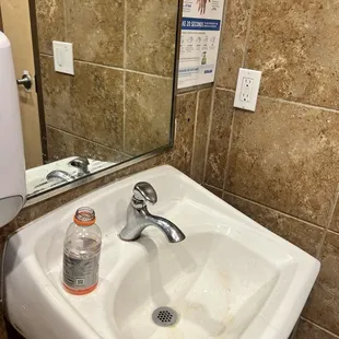 Bathroom is dirty even though no one was there