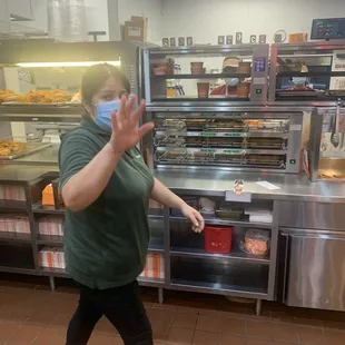 Lia  horrible service and a thief