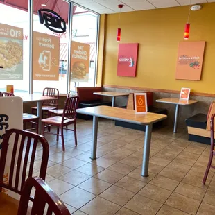 the inside of a fast food restaurant