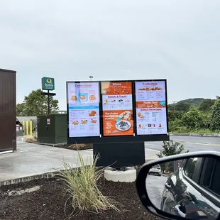a view of a fast food restaurant