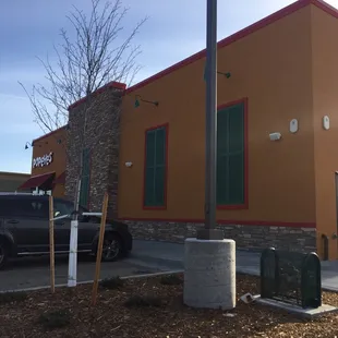 the outside of a restaurant