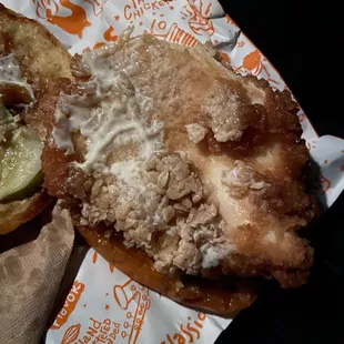 Popeyes chicken sandwich classic