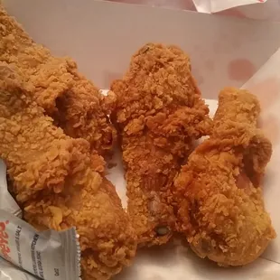 food, chicken wings and fried chicken
