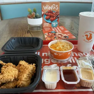 Boneless wingssssss