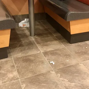 Cleanest empty table/ dining area in the lobby