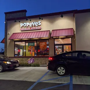 20 minutes so far in this line and no escape since I have to pick up my prepaid food.