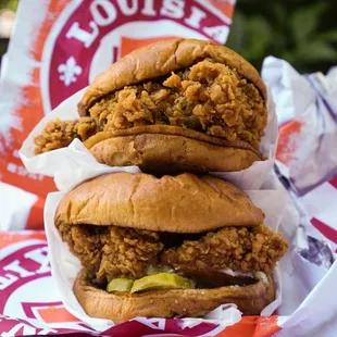 Spicy and Regular Chicken Sandwiches - IG: @nelson_eats