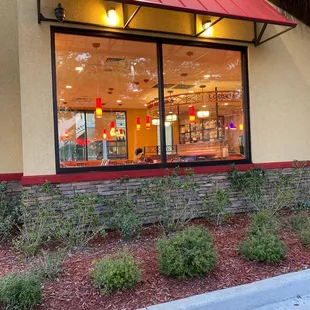 the outside of a restaurant