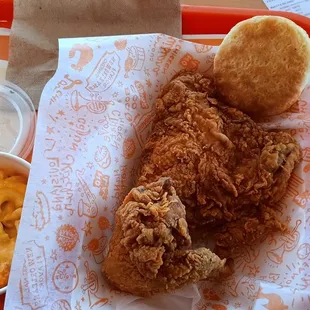 Two piece white meal with Mac and cheese