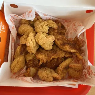 food, chicken wings and fried chicken