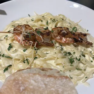 Fettuccine Alfredo with grilled shrimp and fresh bread