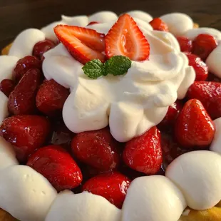 Fresh strawberry pie