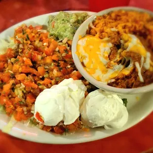 These are the toppings that come with the fajitas. With rice and beans.
