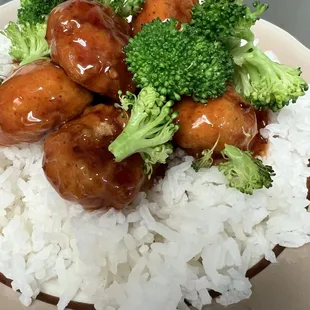 a plate of rice and broccoli