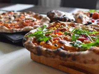 Gezziny's Famous Pizza