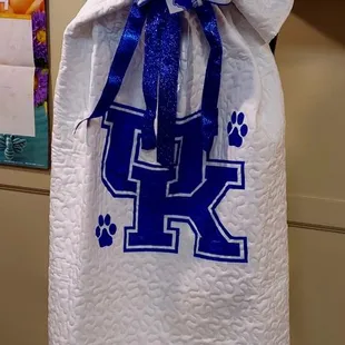 Throw blanket, 60" x 50". Quilted white