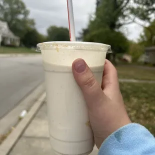 Banana peanut butter shake