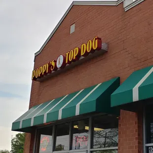 Poppy’s Top Dog in Chesapeake VA