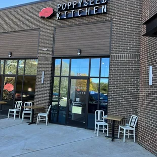 the outside of the restaurant