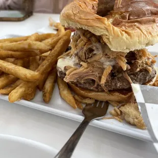 Norman burger and fries, big portion!