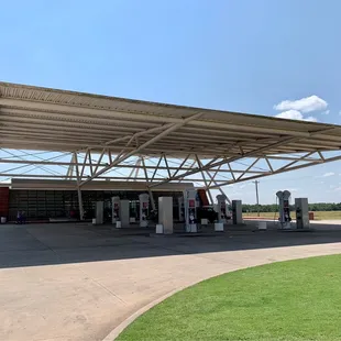 The front entrance to Pops.