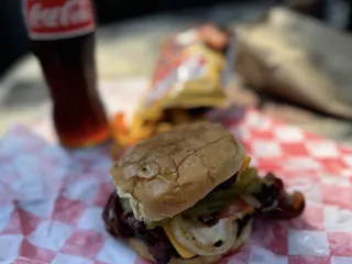 Oma's Jiffy Burger