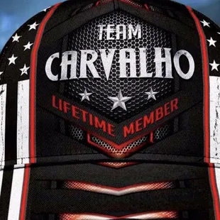 a cap with the name of the restaurant