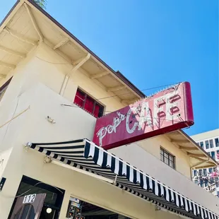 Pop&apos;s Sign
