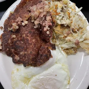 Corned beef hash, eggs , and hashbrowns