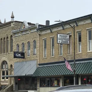 a view of the outside of the building