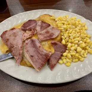 Scalloped potatoes and ham with corn
