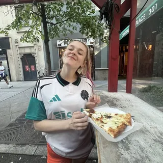 18" Garlic White Pizza