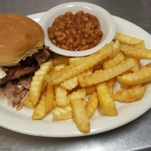 Bar BQ sandwich with sides