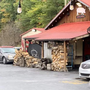 the outside of the restaurant